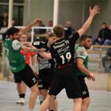 PSV Recklinghausen, Alexander Keller (l.) beim Rückraumwurf.