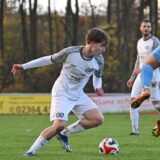 Dennis Kurtoglu umdribbelt einen Gegenspieler