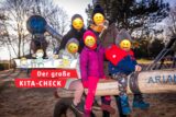 Familie auf einem Spielplatz