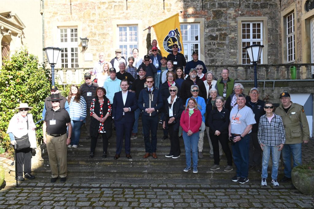 Angehörige der Veteranen besuchten am Schloss Lembeck.