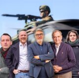 Collage der Befragten vor einem Bild eines Bundeswehr-Soldaten mit Gewehr