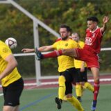 Yassin Bouchantiya (r.) trifft mit Top-Derby auf Ex-Coach Timo Muth