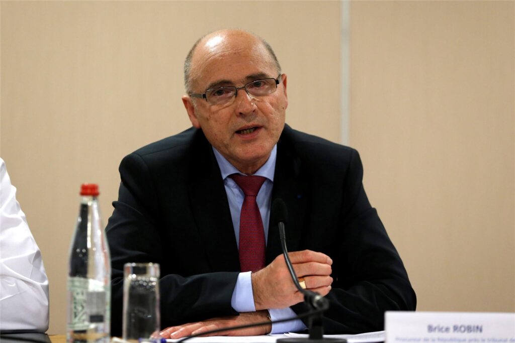 Der französische Staatsanwalt Robin bezeichnete Lubitz als „instabil“ und „psychisch krank“. Der französische Staatsanwalt Robin bezeichnete Lubitz als „instabil“ und „psychisch krank“.