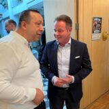 Lars Ehm unterhält sich mit Hakan Oktay im Bürgerhaus Herten.