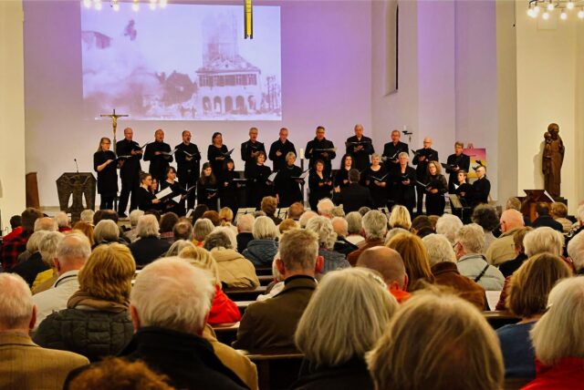 Ein musikalisches Erinnern unter dem Titel „Wie liegt die Stadt so wüst“ mit dem Kammerchor Cantus Dorsten und der Neuen Philharmonie Westfalen war ein bewegender Programmpunkt der Gedenkveranstaltungen zum 80. Jahrestag der Bombardierung Dorstens.