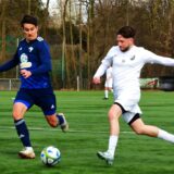 Der FC Frohlinde (weißes Trikot) und der VfR Rauxel spielten in der Saison 2024/25 in der Kreisliga B1.