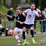 SC-Spieler Julian Becker (l.) im Zweikampf mit Fenerbahces Serkan Kalayci.