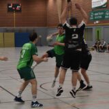 Am Ende war es ein souveräner Sieg des Waltroper HV, hier mit Jona Scheumann beim Wurf, gegen PSV Recklinghausen II.