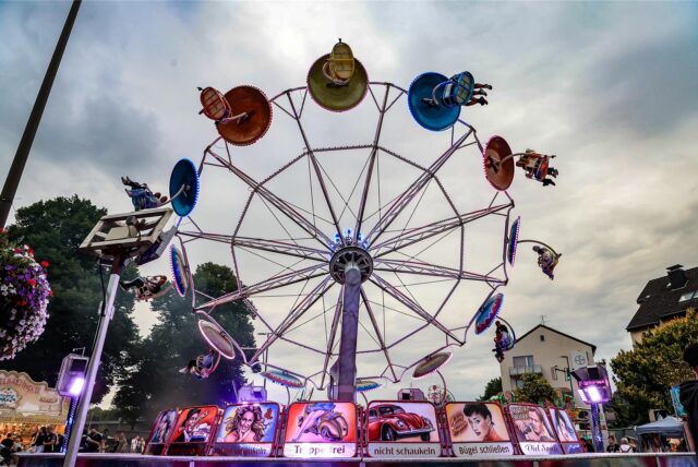Fahrgeschäft der Evinger Kohlenkirmes 2024 in Dortmund