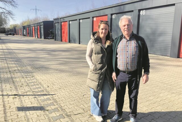 Katja und Bernd Zimmer vor dem Großgaragenpark.