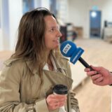 Ruhr Nachrichten-Reporter Tim Hübbertz spricht der neuen Filiale auf dem Ostenhellweg in Dortmund mit „Dille & Kamille“-Storemanagerin Viktoria Schröder.