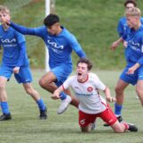Samer-Amer Sarar (2. v.l.) spielte in der vergangenen Saison noch zusammen mit Felix Schapp (r.) für die U19 des VfB Waltrop in der Westfalenliga (hier gegen Paul Johann Wied von den Sportfreunden Siegen). Jetzt wurde er bei seinem neuen Verein Alemannia Aachen in der dritten Liga eingesetzt.