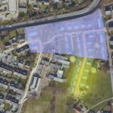 Der Planungsentwurf des Voreigentümers sah Flächen nördlich und östlich der Grundschule Alter Garten (im Zentrum) vor. Thomas Krämerkämper verkleinerte die überplante Fläche auf den Bereich nördlich der Schule. Östlich können die Spielflächen der Schule erhalten bleiben.