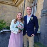 Marie Egging und Lukas Heflik auf der Rathaustreppe