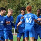 U19-Spieler des VfB Waltrop feiern einen Torerfolg