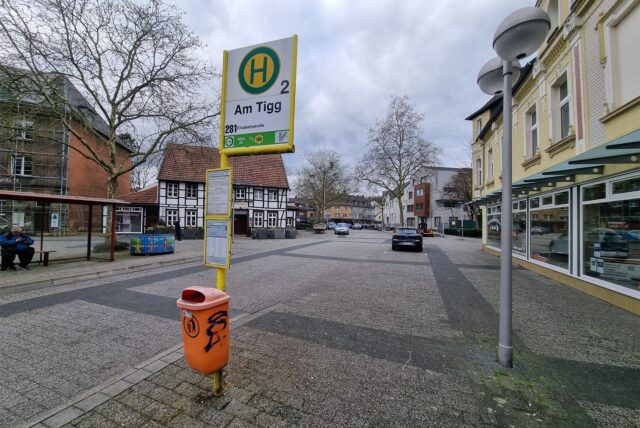 Ein Bushaltestellenschild am Tigg in Datteln.
