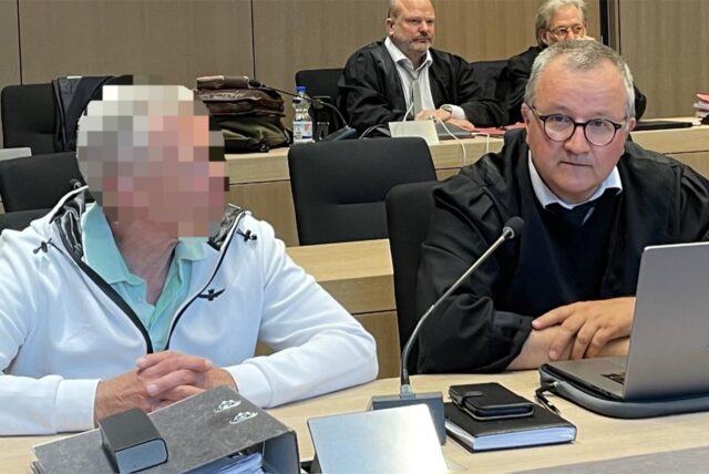 Der Arzt (links) aus Recklinghausen wurde wegen 207 vorgetäuschter Corona-Impfungen zu zwei Jahren und zehn Monaten Haft verurteilt. Der Schuldspruch ist seit dem 11. September 2024 rechtskräftig.