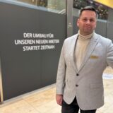 Der Manager der Thier-Galerie Dortmund, Torben Seifert, steht vor der 280 qm großen Fläche, in die im vierten Quartal ein neuer Mieter einziehen wird.