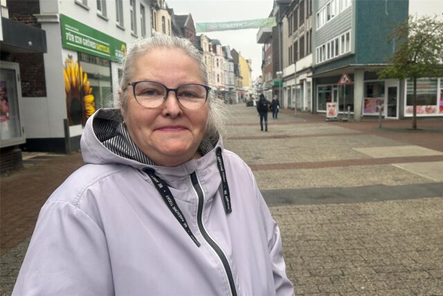 Claudia Wonnemann in der Dattelner Innenstadt