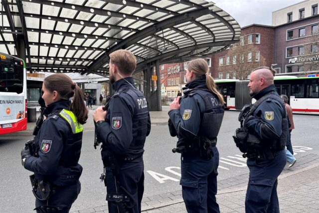 Beim erneuten Schwerpunkteinsatz von Polizei Recklinghausen, Bundespolizei, Kommunalem Ordnungsdienst Recklinghausen und zum ersten Mal auch Stadtkasse Recklinghausen, waren Beamte vor allem am Hauptbahnhof und Busbahnhof im Einsatz.