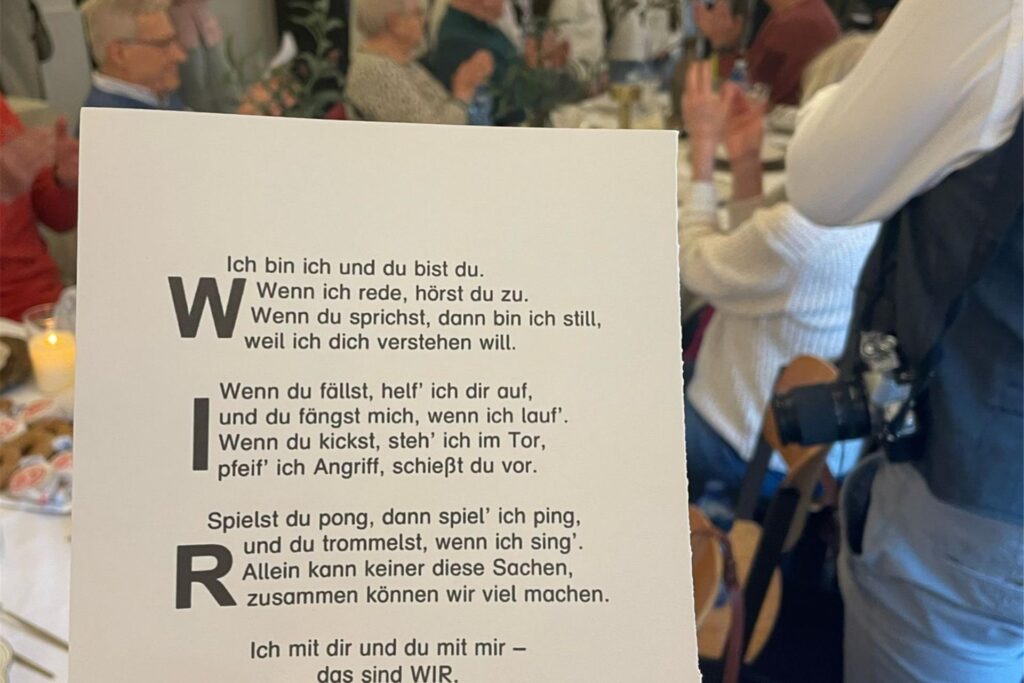 Die Al Rahma Moscheegemeinde veranstaltete unter dem Dach der Wochen gegen Rassismus einen Tag der Begegnung im ihrem Gemeindezentrum an der Victorstraße. Viele Gäste kamen zusammen und genossen gutes Essen und kreative Kunstprojekte sowie die Gespräche.