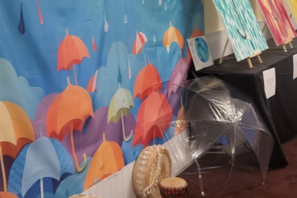 Die Al Rahma Moscheegemeinde veranstaltete unter dem Dach der Wochen gegen Rassismus einen Tag der Begegnung im ihrem Gemeindezentrum an der Victorstraße. Viele Gäste kamen zusammen und genossen gutes Essen und kreative Kunstprojekte sowie die Gespräche.