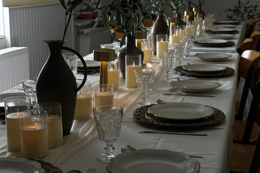 Die Al Rahma Moscheegemeinde veranstaltete unter dem Dach der Wochen gegen Rassismus einen Tag der Begegnung im ihrem Gemeindezentrum an der Victorstraße. Viele Gäste kamen zusammen und genossen gutes Essen und kreative Kunstprojekte sowie die Gespräche.