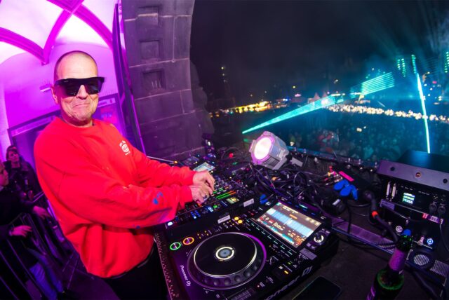 DJ Moguai bei einem Auftritt am Recklinghäuser Rathaus