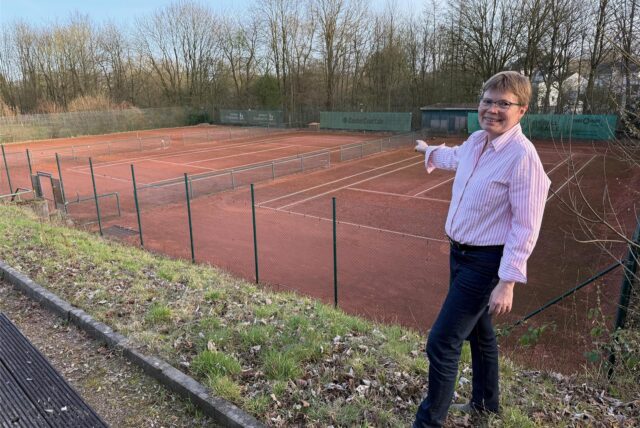 Dr. Babette Nieder, Vorsitzende der SPD Herten, an den Tennisplätzen an der Teichstraße.