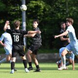 Im Hinspiel beim SSC Recklinghausen war Tom Dreier (Nr. 18) für Teutonia SuS Waltrop noch dabei. Im Rückspiel wird Can Klein (rechts daneben) im Mittelfeld ohne ihn auskommen müssen.
