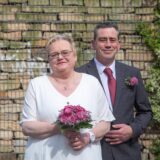 Anja (geborene Koch) und Kevin Hall haben im Bürgerhaus von Castrop-Rauxel geheiratet.