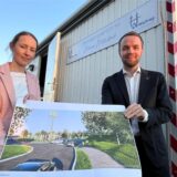 Dezernentin Jeanette Sebrantke und Bürgermeister Marcel Mittelbach präsentierten beim Bauwagengespräch erste Visualisierungen.