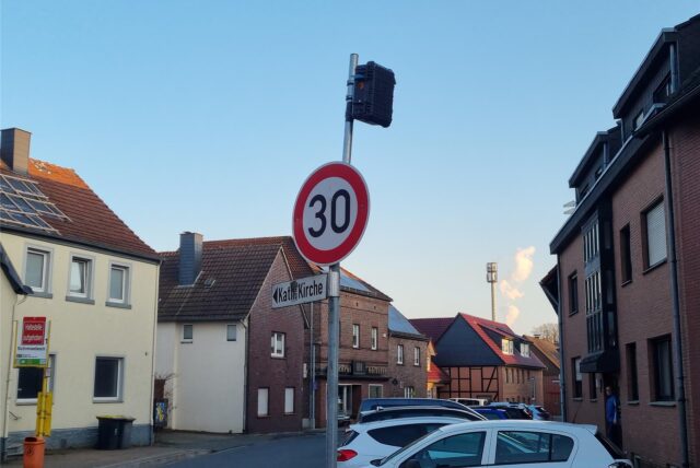 Blick in die Ortsdurchfahrt von Ahsen.