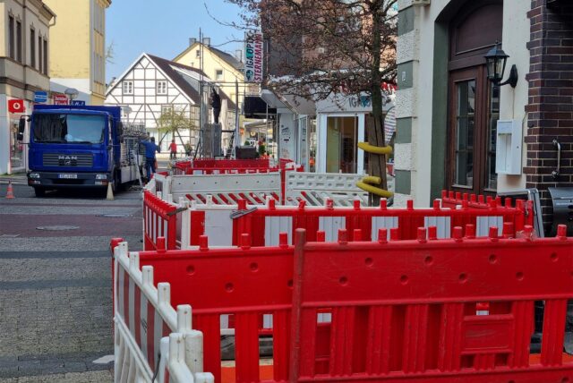 Baustellen-Absperrungen in der Fußgängerzone Datteln.