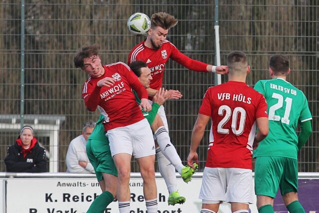 Gero von Kiedrowski und Philipp Strate beim Kopfball