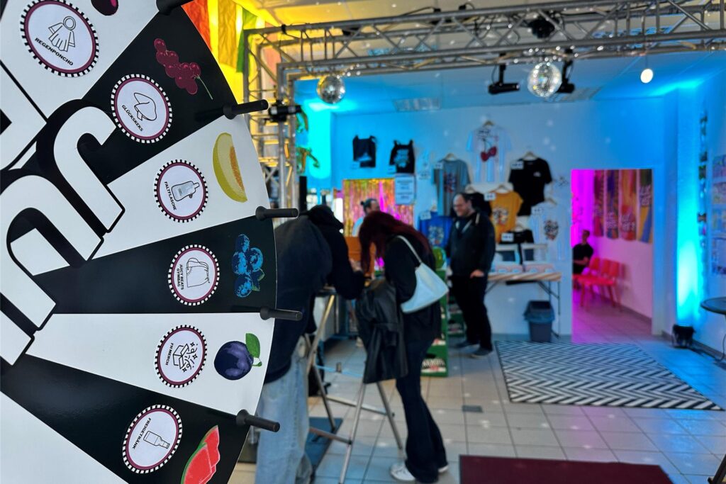 Glücksrad im Juicy Beats Pop-Up-Store.