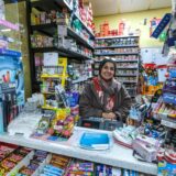 Nurcan Akar steht in ihrem Kiosk in König Ludwig, einem Stadtteil von Recklinghausen.