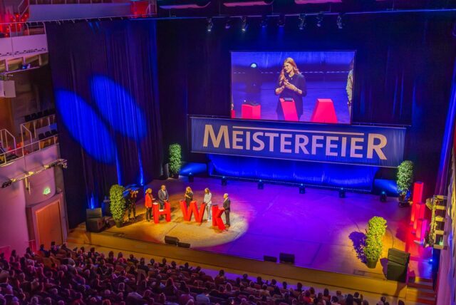 Die Handwerkskammer Dortmund zeichnete am Samstag (29.3) 440 neue Meister im Konzerthaus Dortmund aus.