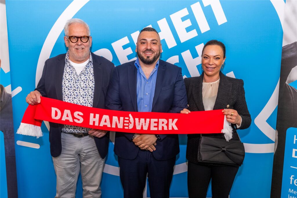 Tolga Bozer und zwei weitere Personen bei der Meisterfeier der Handwerkskammer Dortmund.
