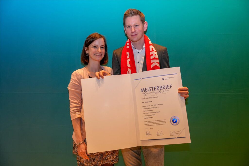Florian Faust mit Angehöriger bei der Meisterfeier der Handwerkskammer Dortmund.