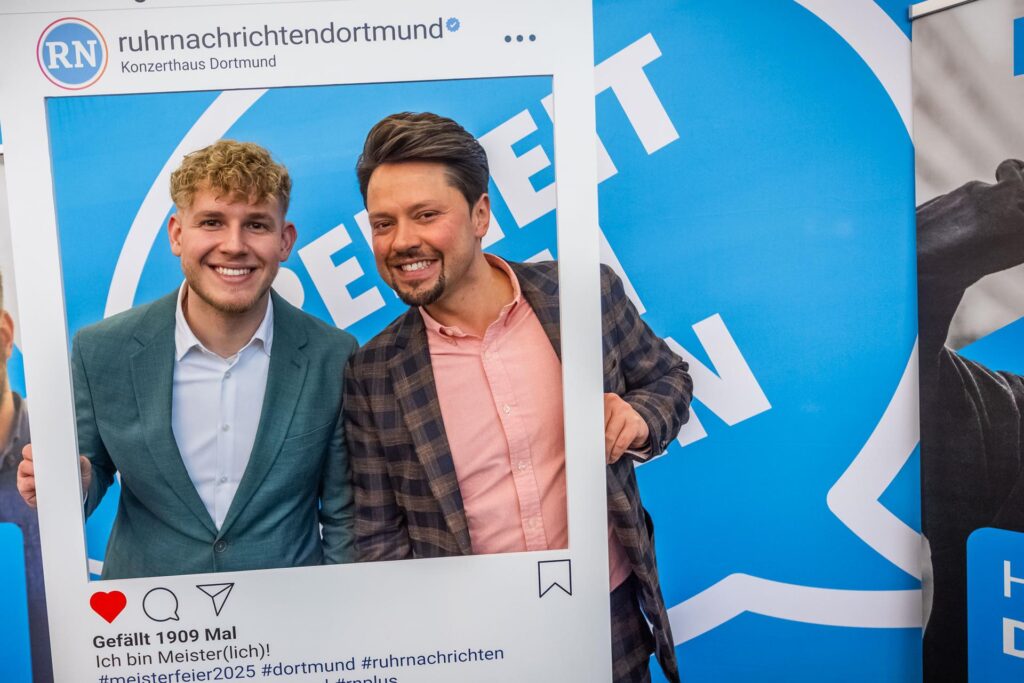 Felix Paschinski und Damian Bittner bei der Meisterfeier der Handwerkskammer Dortmund.