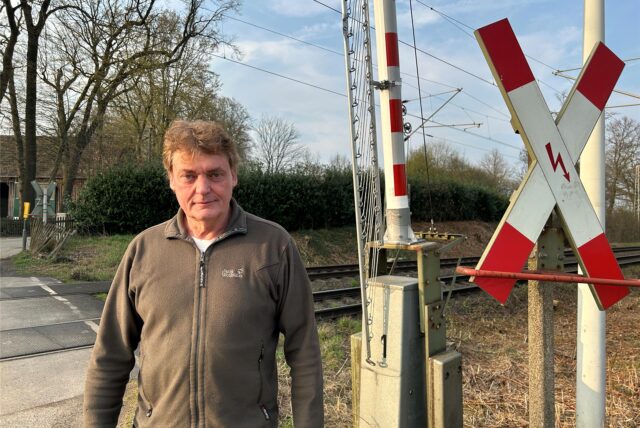 geöffnete Bahnschranken
