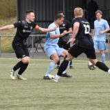 Felix Richter vom SSC wird von Waltrops Felix Bramsel (l.) und Max Reimann bedrängt.