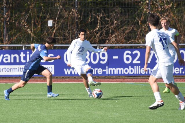 Die U15 des VfB Waltrop, hier mit Enes Saciri am Ball, spielte im Duell gegen den Verfolger SC Paderborn 2:2.