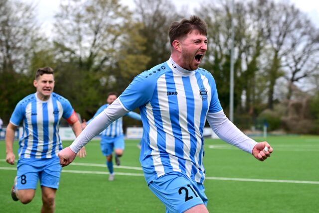 So jubelt ein Matchwinner in der 95. Minute: Polsum Vladislav Belenko schreit seine Freude nach dem 5:4-Siegtreffer heraus.