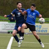 Zwei Spieler im Zweikampf.