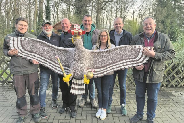 Der Vogel für das kommenden Schützenfest in Elmenhorst wird präsentiert.