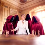 Moderatorin Sonja Zietlow präsentiert die dritte Staffel von „Die Verräter – Vertraue Niemandem!“.