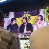 Ein Foto von der Aufnahme des BVB-Podcasts mit Sascha Staat, Patrick Berger und Dirk Krampe.