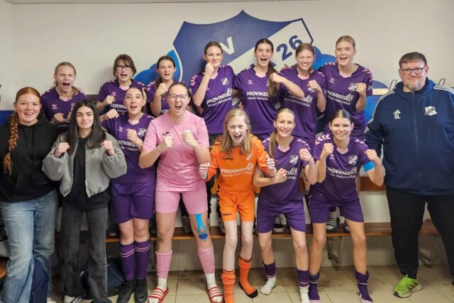 Der Jubel in der Kabine war groß bei den B-Juniorinnen des SV Titania Erkenschwick nach dem knappen 1:0-Erfolg im Schlüsselspiel auf dem Weg zur Meisterschaft gegen einen starken SV Waldesrand Linden.